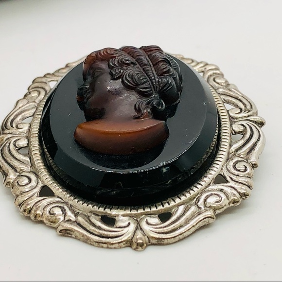 Vintage Ornate Left Facing Cameo Brooch - Picture 3 of 8